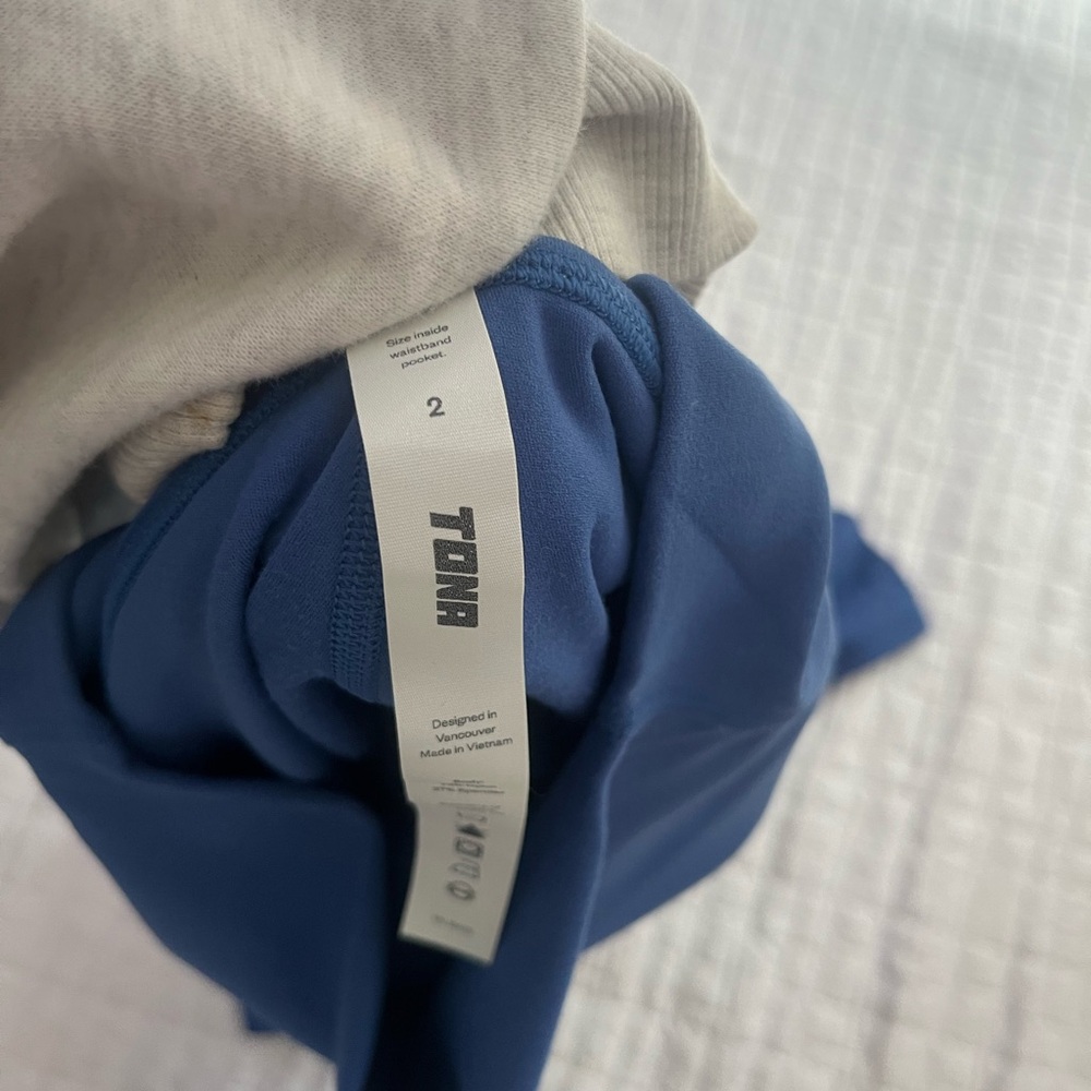 TONA Bunny Blue Leggings - Picture 3 of 3